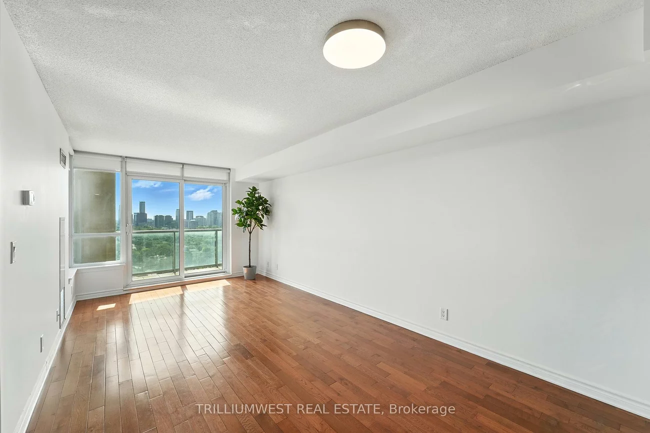 17, Barberry, Bayview Village, Toronto
