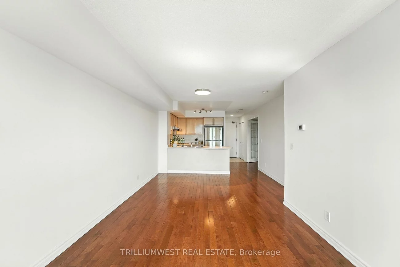 17, Barberry, Bayview Village, Toronto