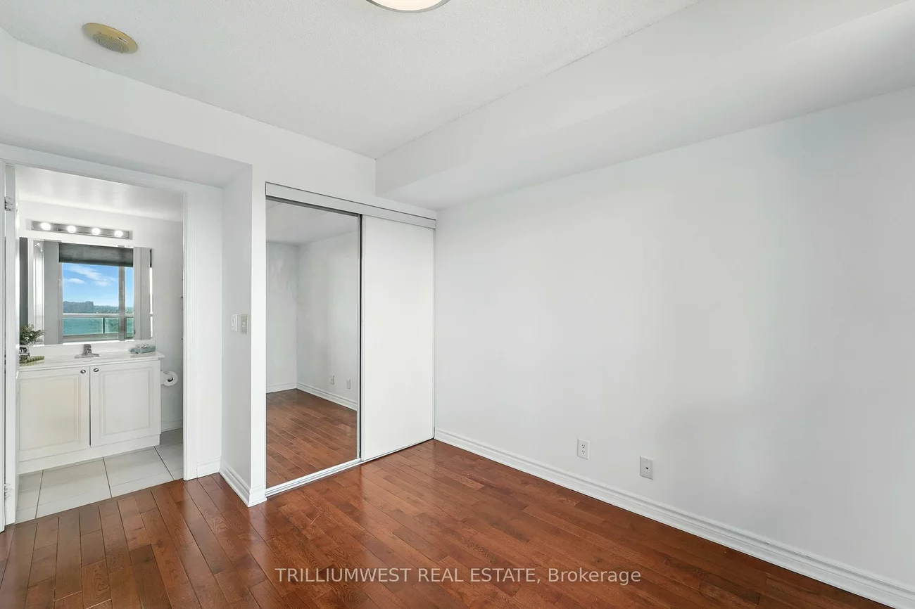 17, Barberry, Bayview Village, Toronto
