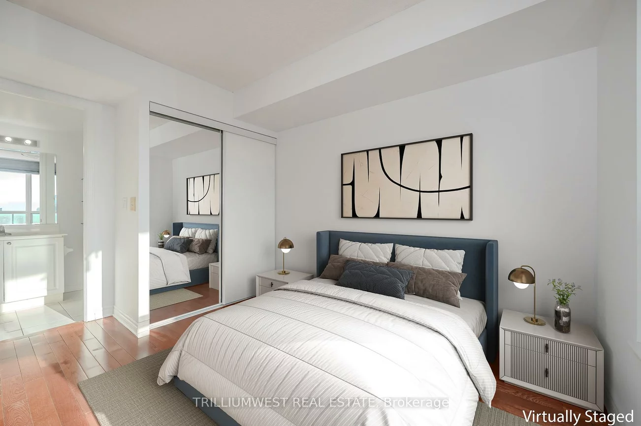 17, Barberry, Bayview Village, Toronto