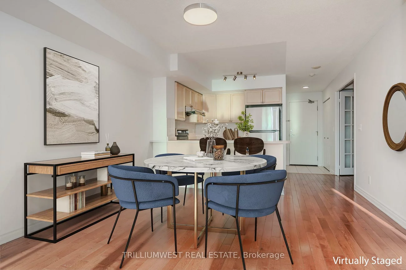 17, Barberry, Bayview Village, Toronto