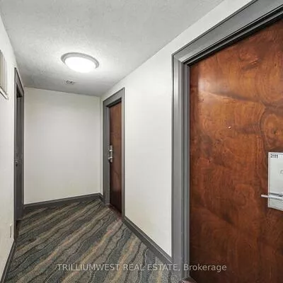 17, Barberry, Bayview Village, Toronto
