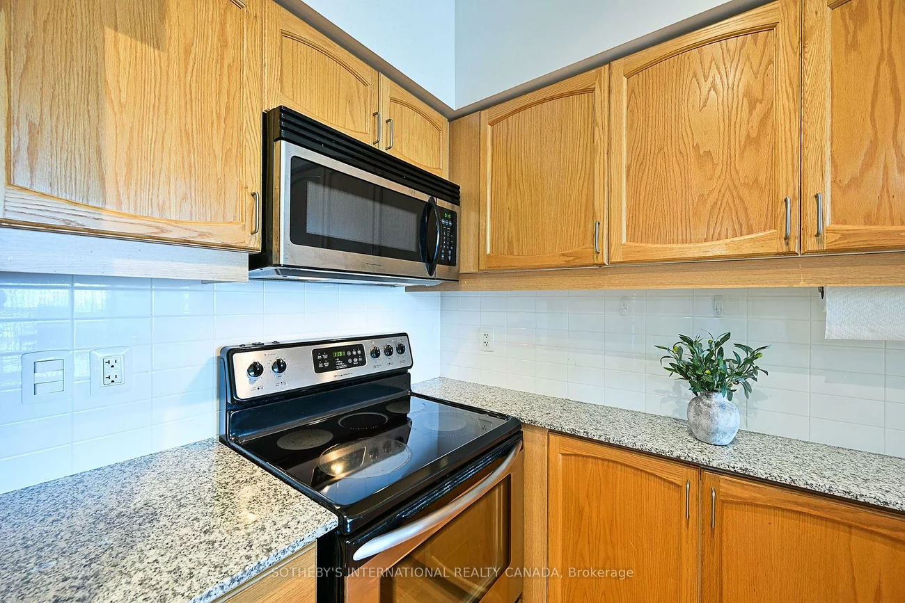 2885, Bayview, Bayview Village, Toronto