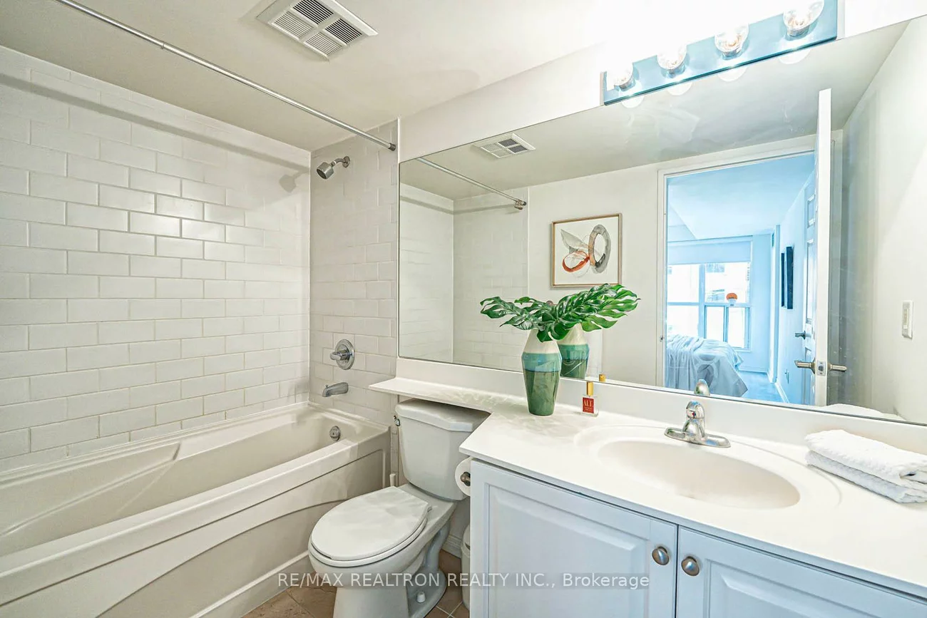 230, King, Moss Park, Toronto