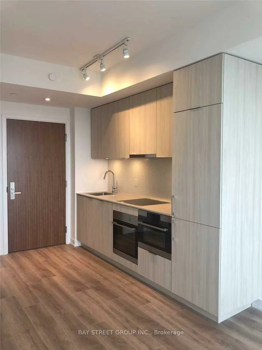 15, Queens, Waterfront Communities C8, Toronto