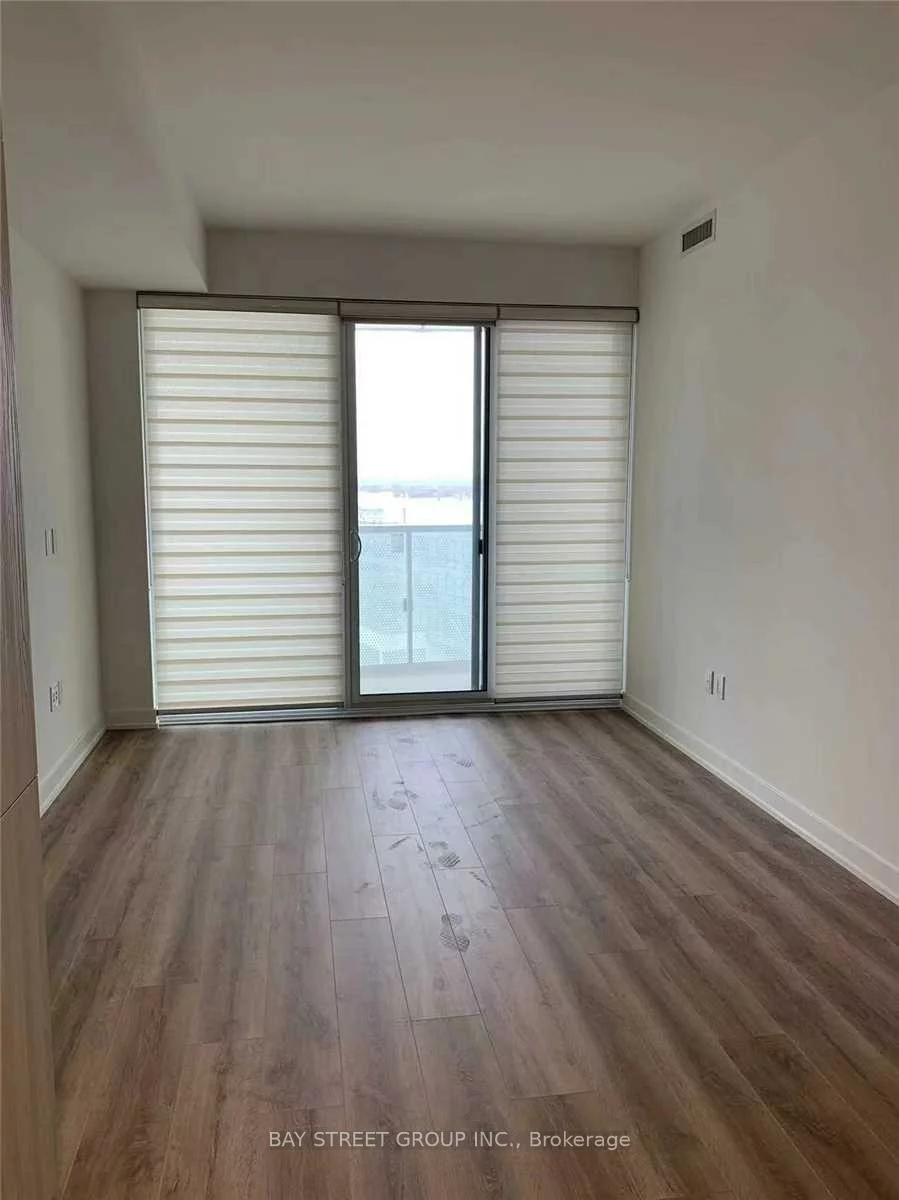 15, Queens, Waterfront Communities C8, Toronto
