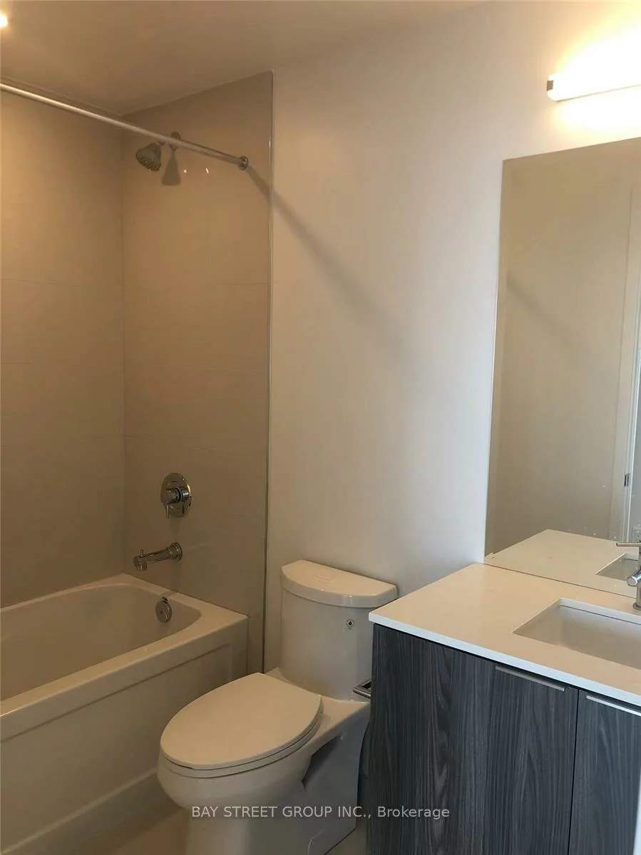 15, Queens, Waterfront Communities C8, Toronto