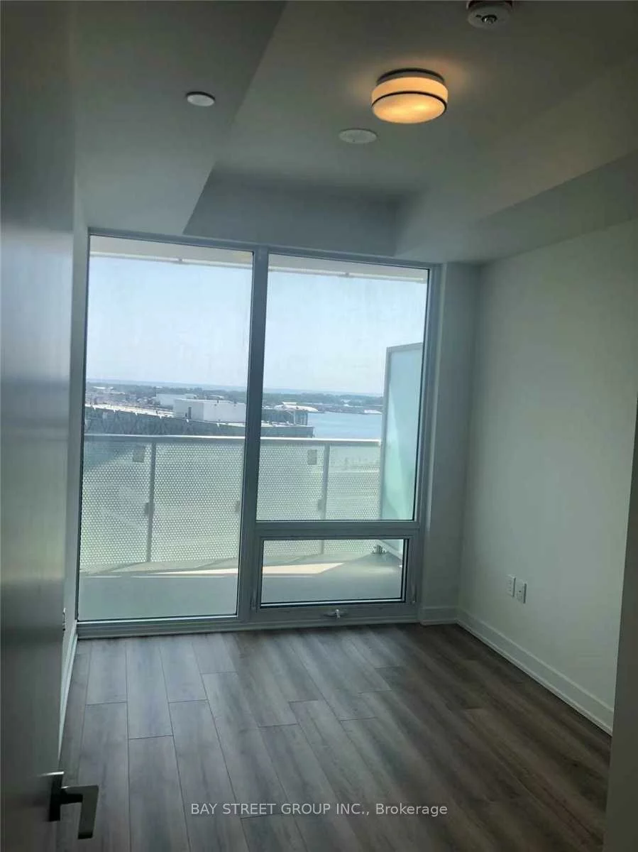 15, Queens, Waterfront Communities C8, Toronto