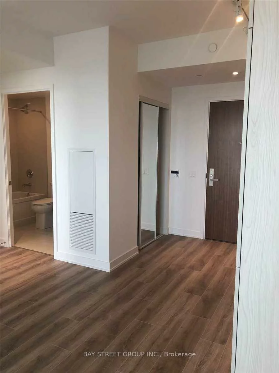 15, Queens, Waterfront Communities C8, Toronto
