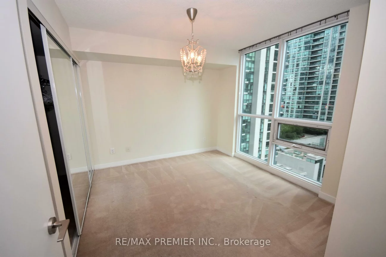 33, Bay, Waterfront Communities C1, Toronto