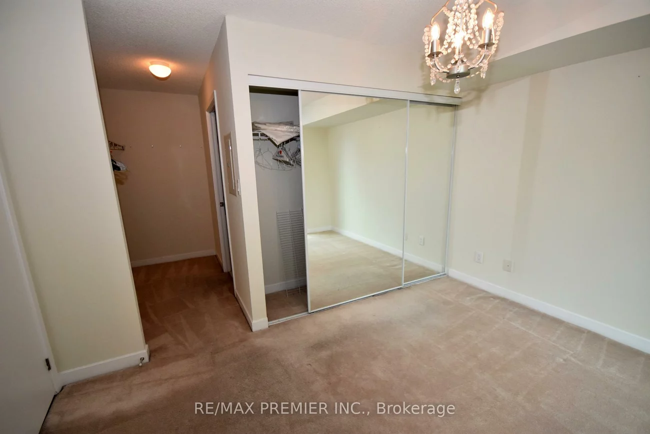 33, Bay, Waterfront Communities C1, Toronto