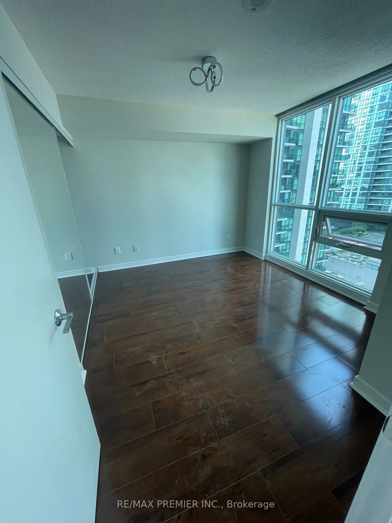 33, Bay, Waterfront Communities C1, Toronto