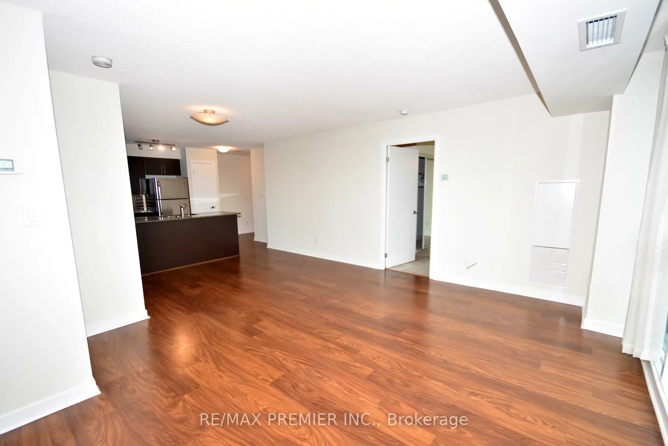 33, Bay, Waterfront Communities C1, Toronto