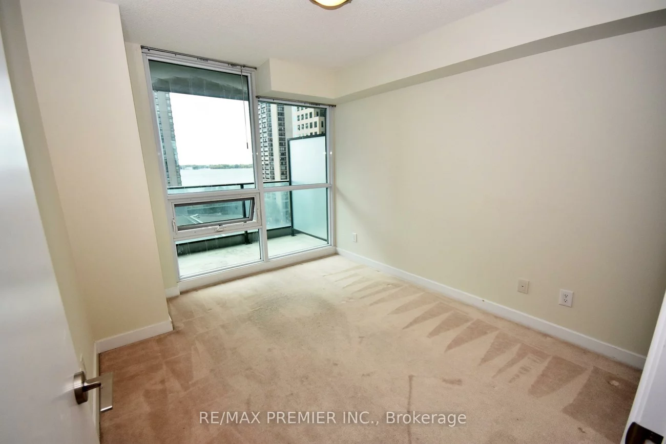 33, Bay, Waterfront Communities C1, Toronto