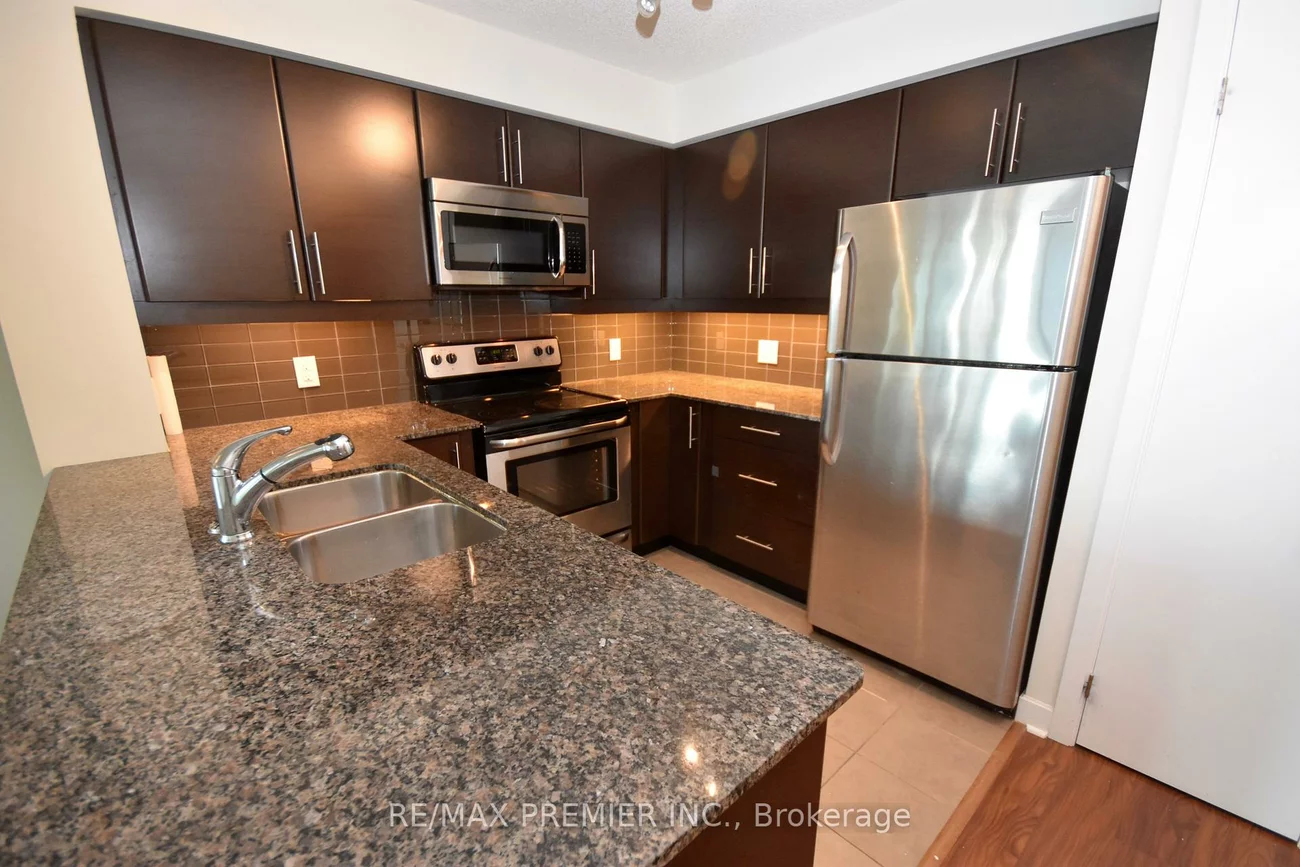 33, Bay, Waterfront Communities C1, Toronto