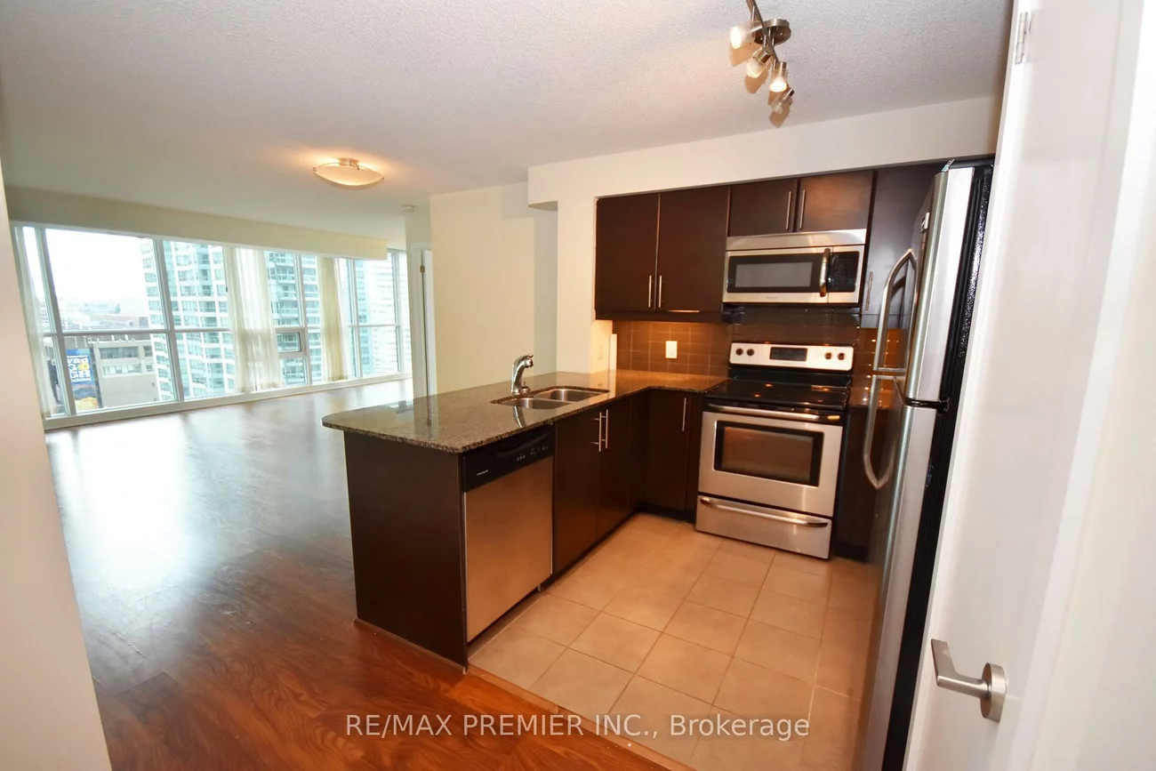 33, Bay, Waterfront Communities C1, Toronto