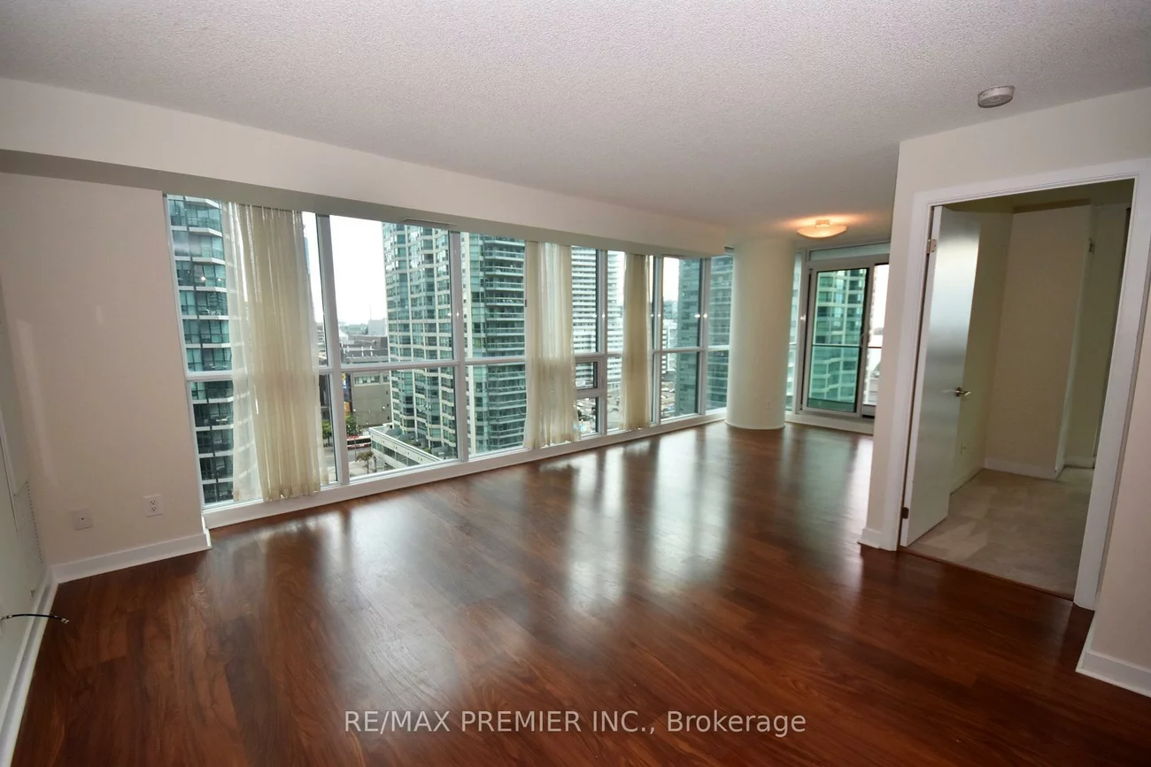 33, Bay, Waterfront Communities C1, Toronto