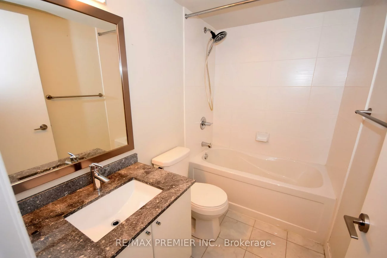 33, Bay, Waterfront Communities C1, Toronto