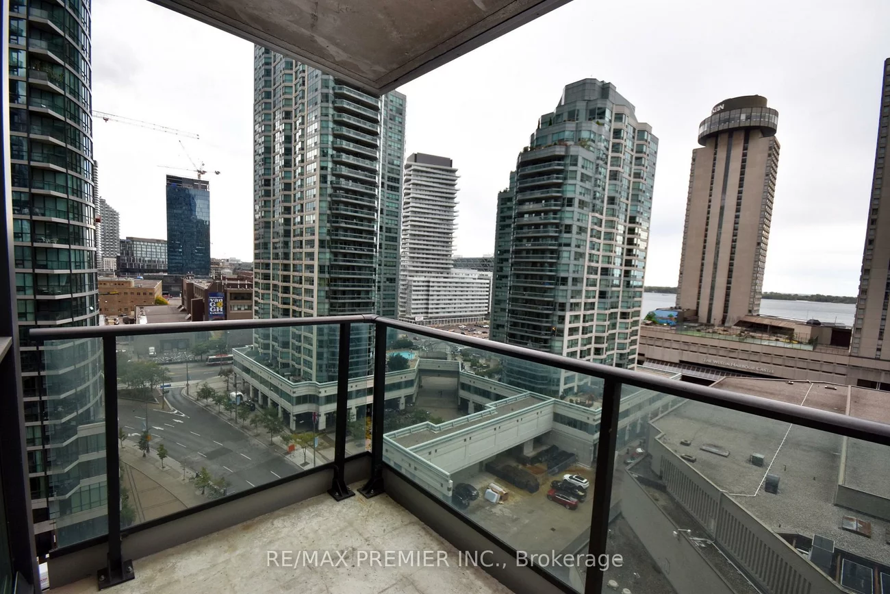 33, Bay, Waterfront Communities C1, Toronto