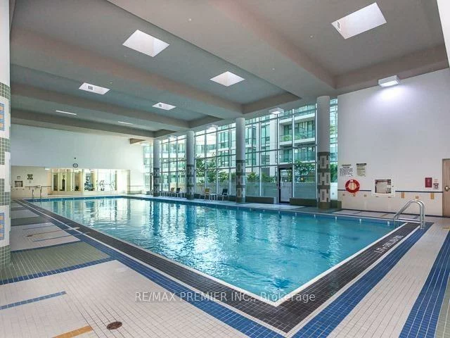 33, Bay, Waterfront Communities C1, Toronto