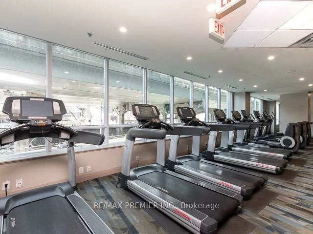 33, Bay, Waterfront Communities C1, Toronto