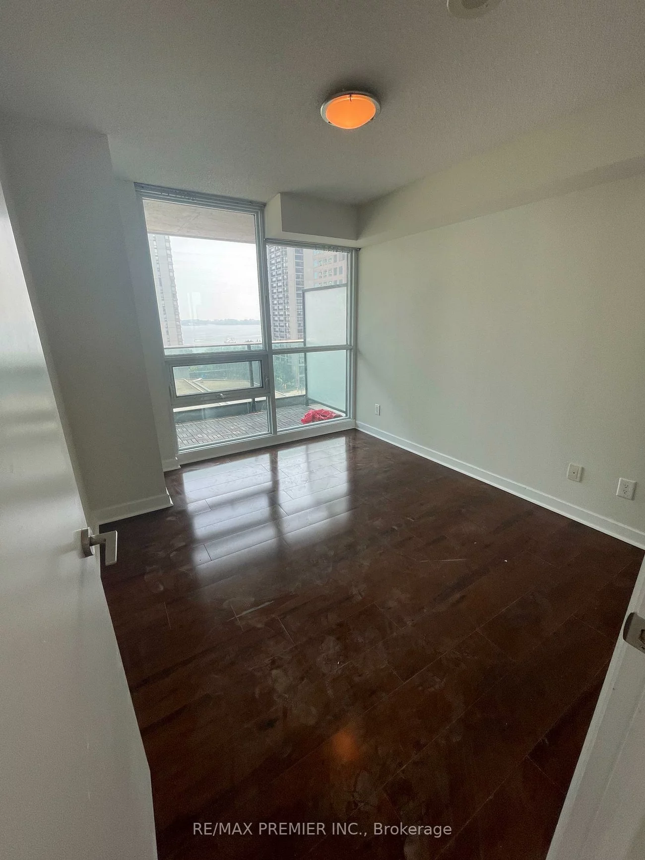 33, Bay, Waterfront Communities C1, Toronto