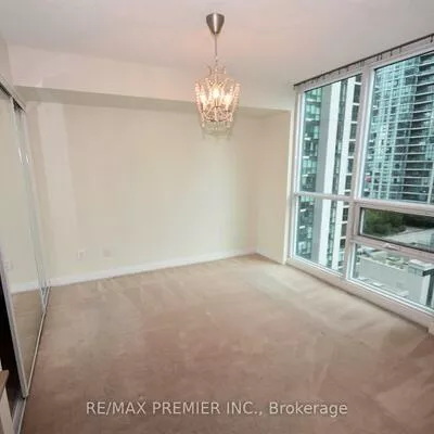 33, Bay, Waterfront Communities C1, Toronto