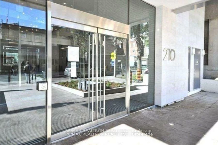 210, Simcoe, Bay Street Corridor, Toronto