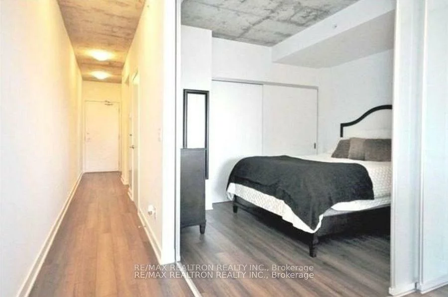 210, Simcoe, Bay Street Corridor, Toronto