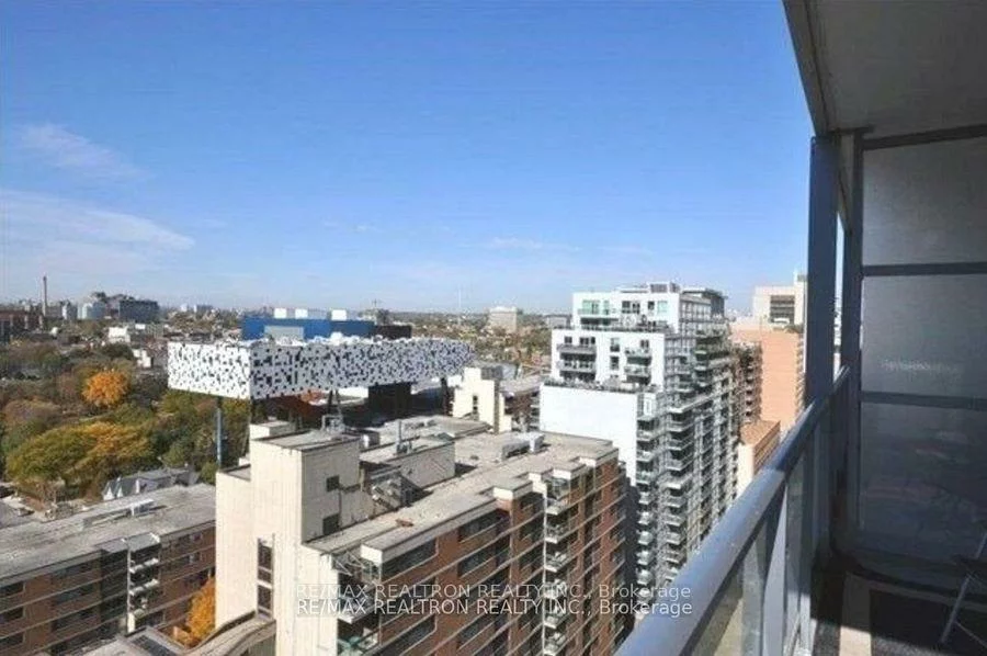 210, Simcoe, Bay Street Corridor, Toronto