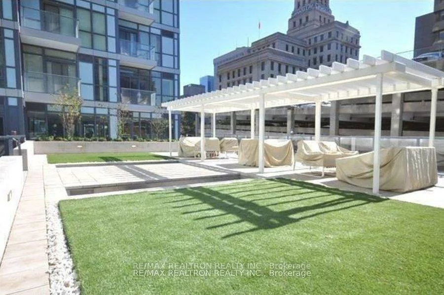 210, Simcoe, Bay Street Corridor, Toronto