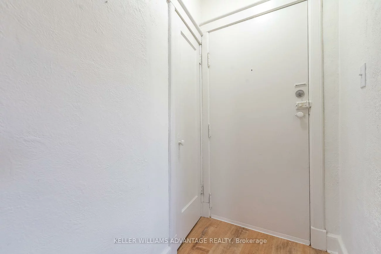 1646, Bathurst, Humewood-Cedarvale, Toronto