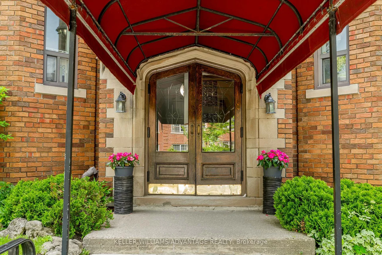 1646, Bathurst, Humewood-Cedarvale, Toronto