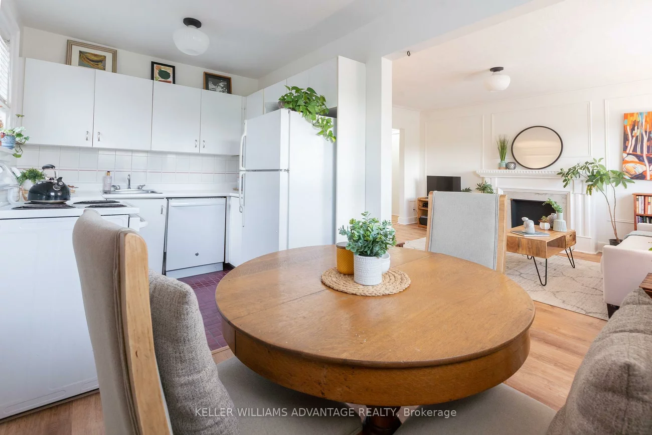 1646, Bathurst, Humewood-Cedarvale, Toronto