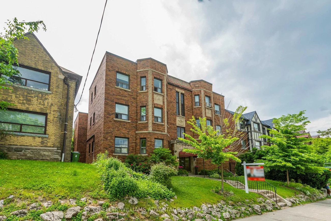 1646, Bathurst, Humewood-Cedarvale, Toronto