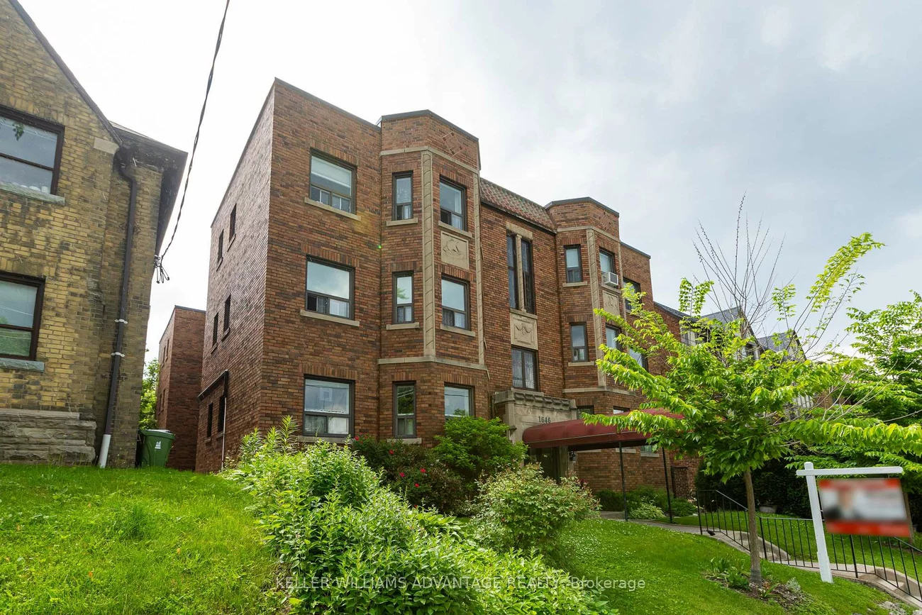 1646, Bathurst, Humewood-Cedarvale, Toronto