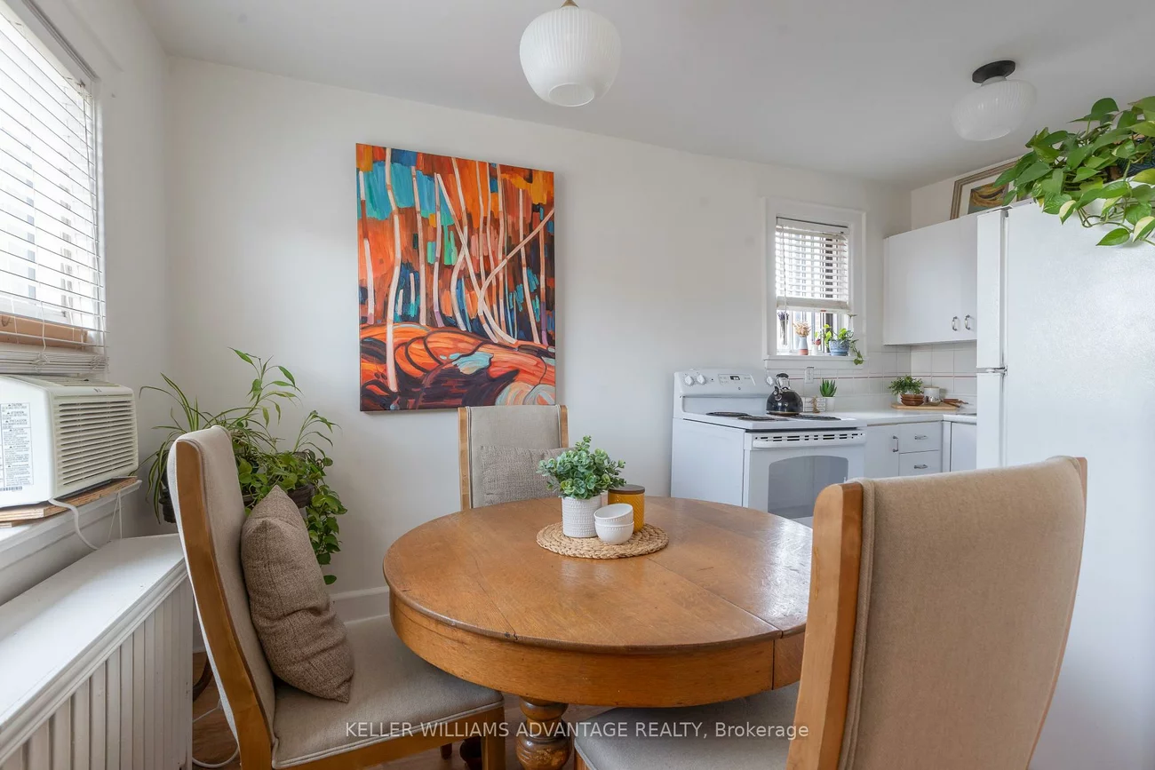 1646, Bathurst, Humewood-Cedarvale, Toronto