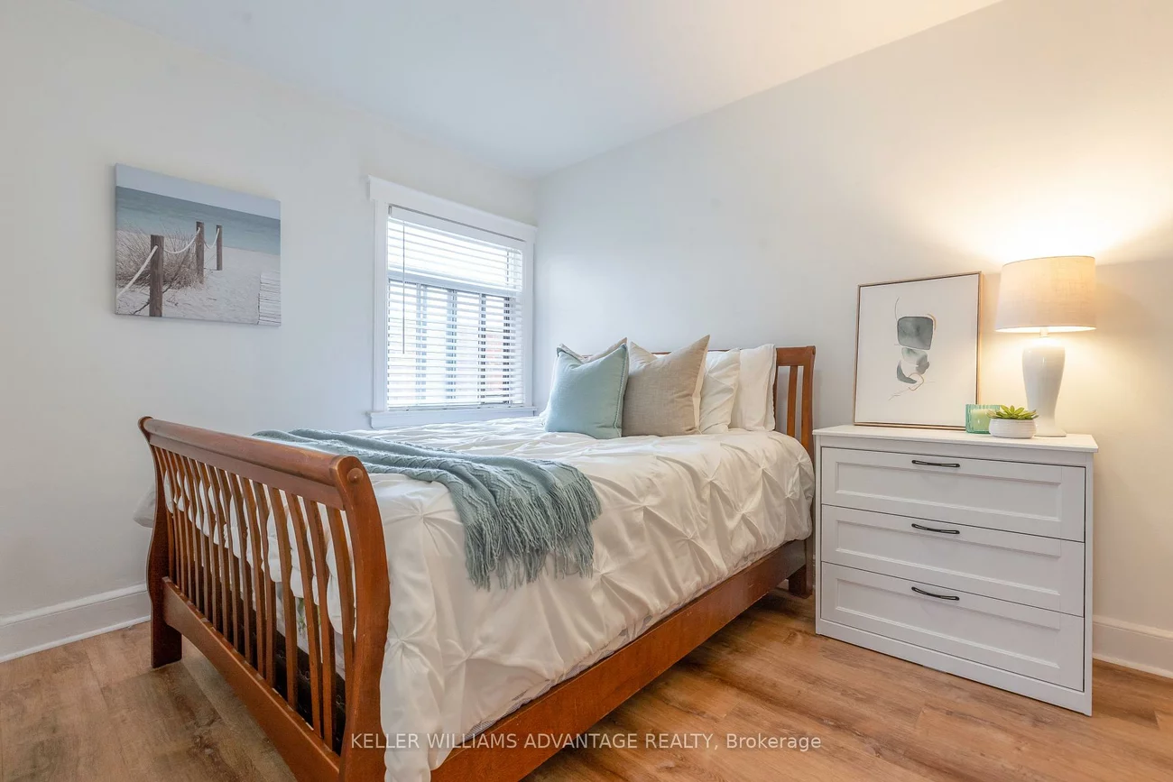 1646, Bathurst, Humewood-Cedarvale, Toronto