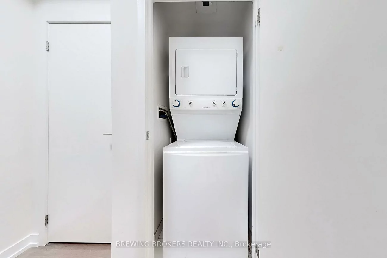 89, Dunfield, Mount Pleasant West, Toronto