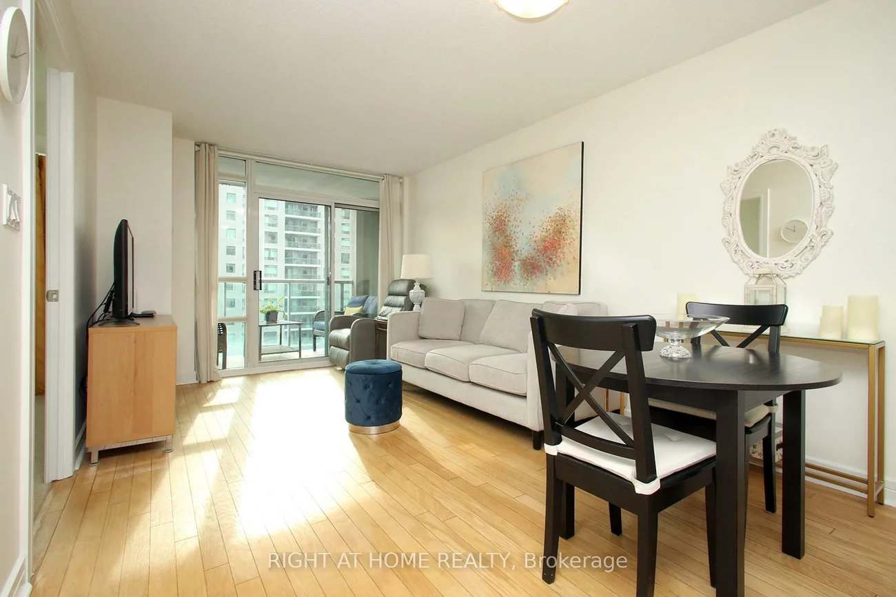 16, Harrison Garden, Willowdale East, Toronto