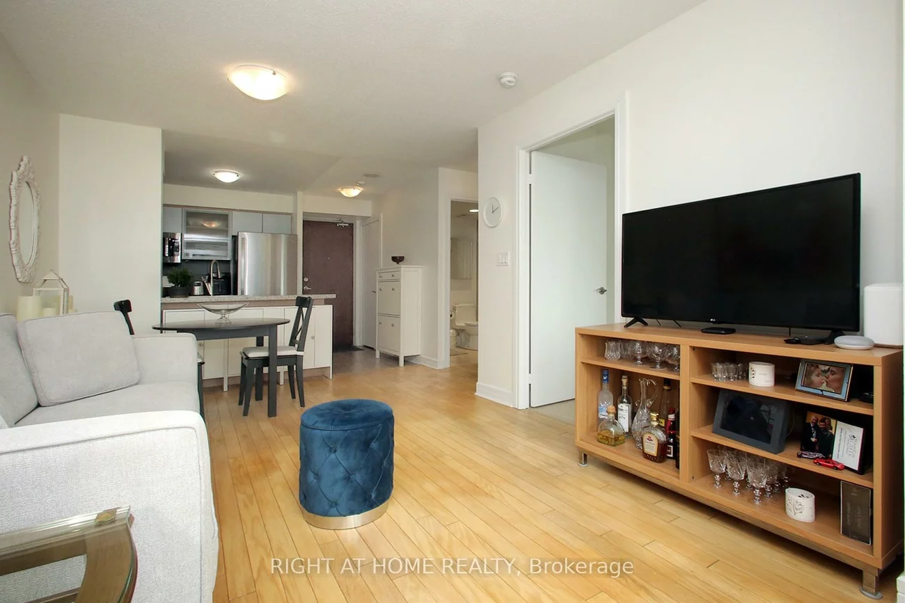 16, Harrison Garden, Willowdale East, Toronto