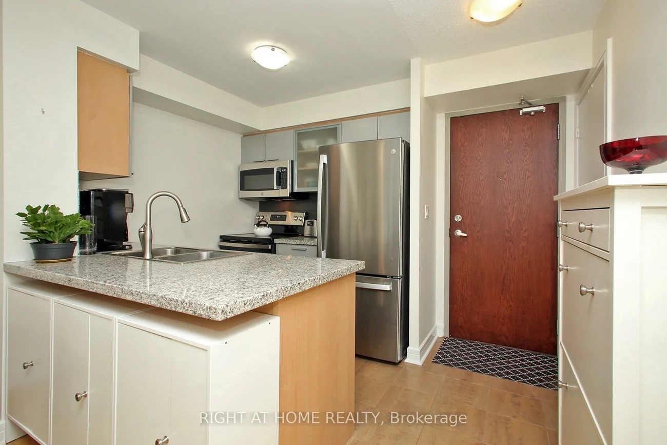 16, Harrison Garden, Willowdale East, Toronto