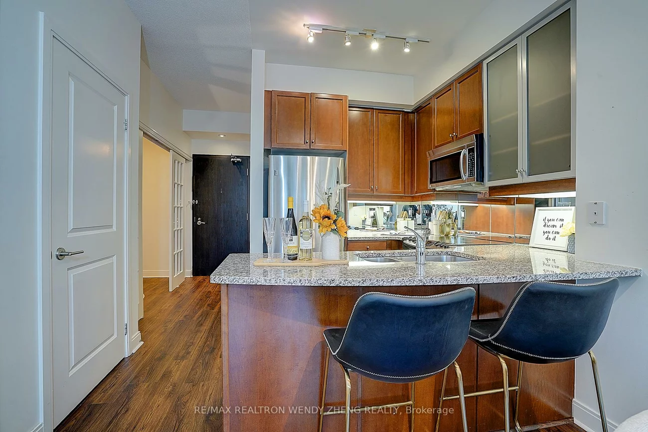 21, Scollard, Annex, Toronto