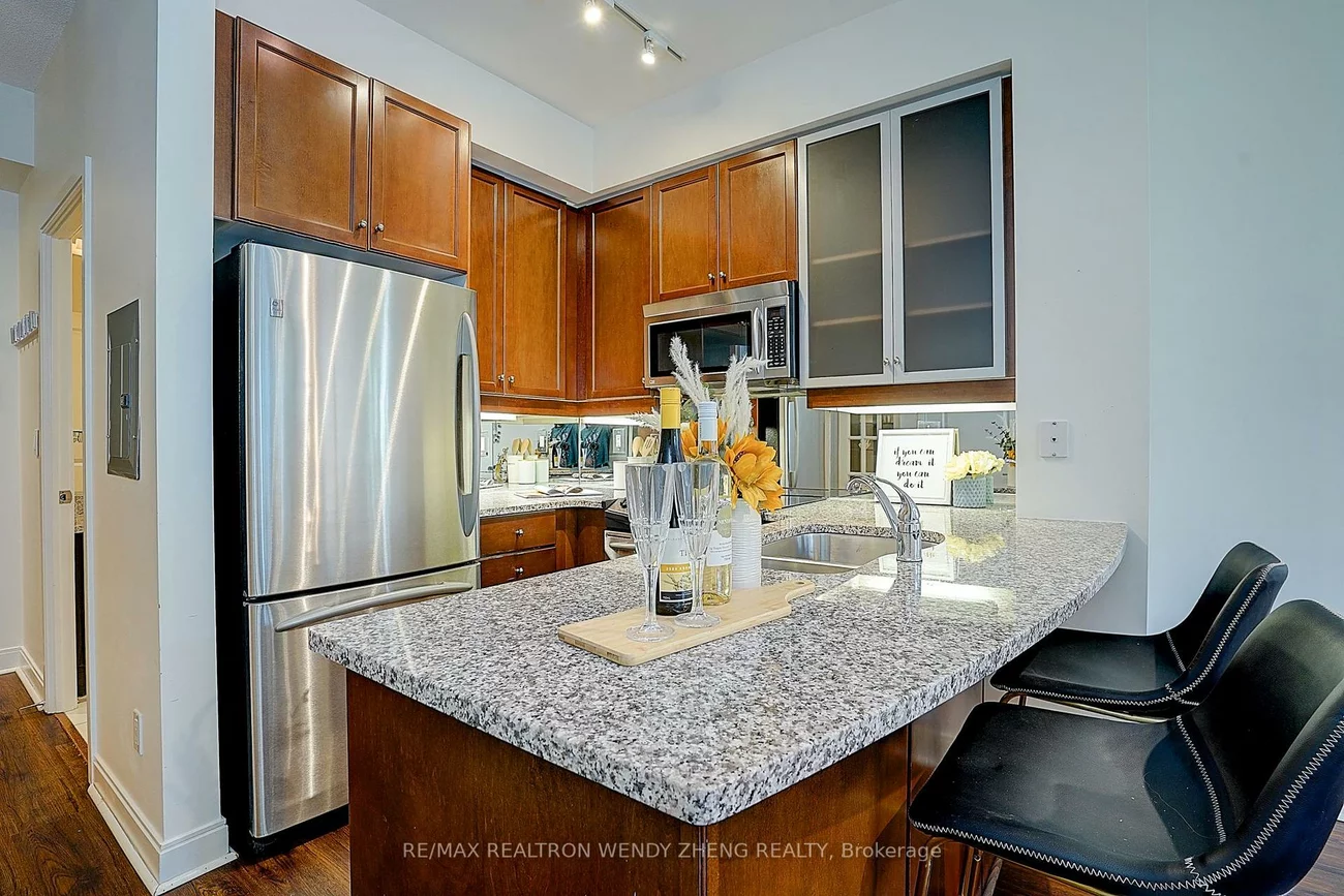21, Scollard, Annex, Toronto