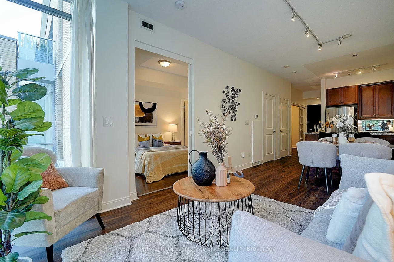 21, Scollard, Annex, Toronto