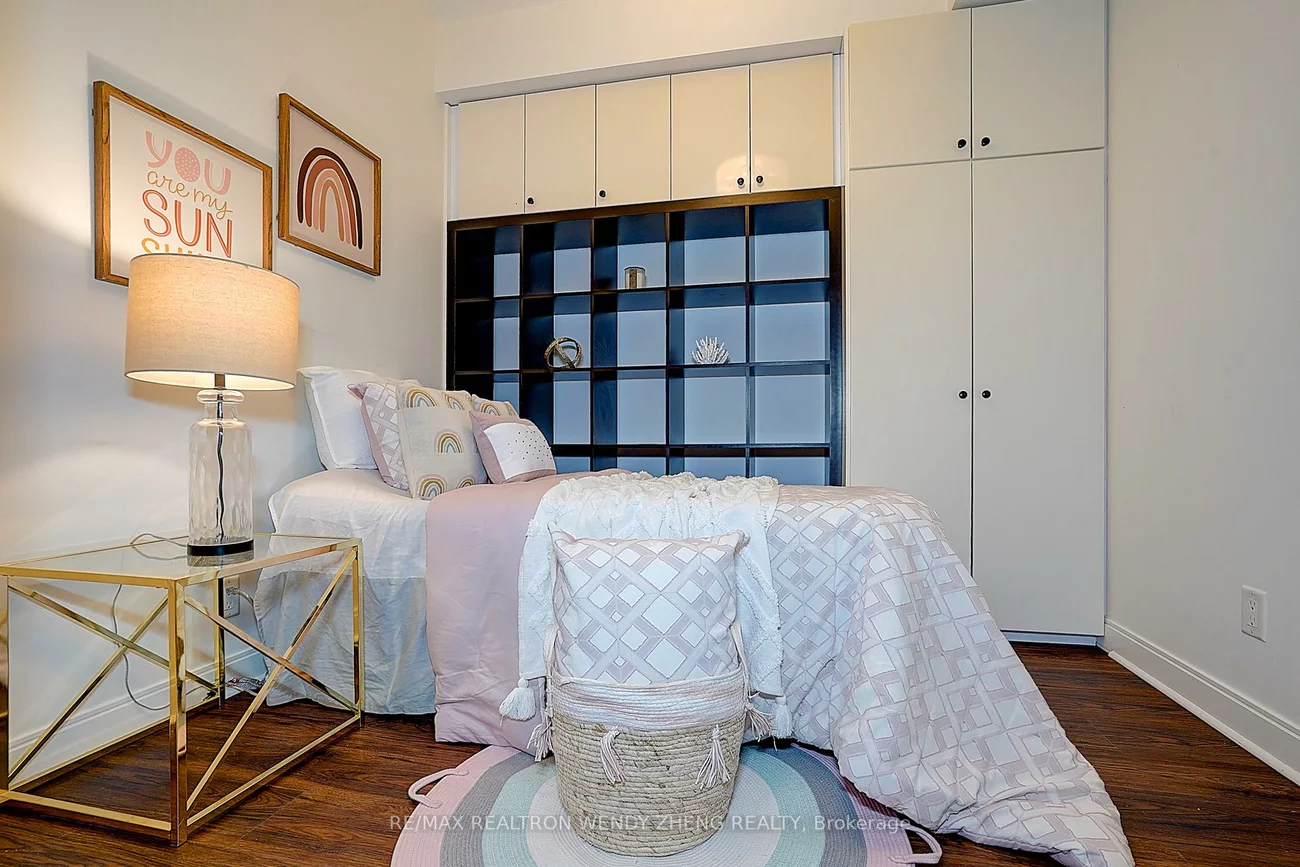 21, Scollard, Annex, Toronto