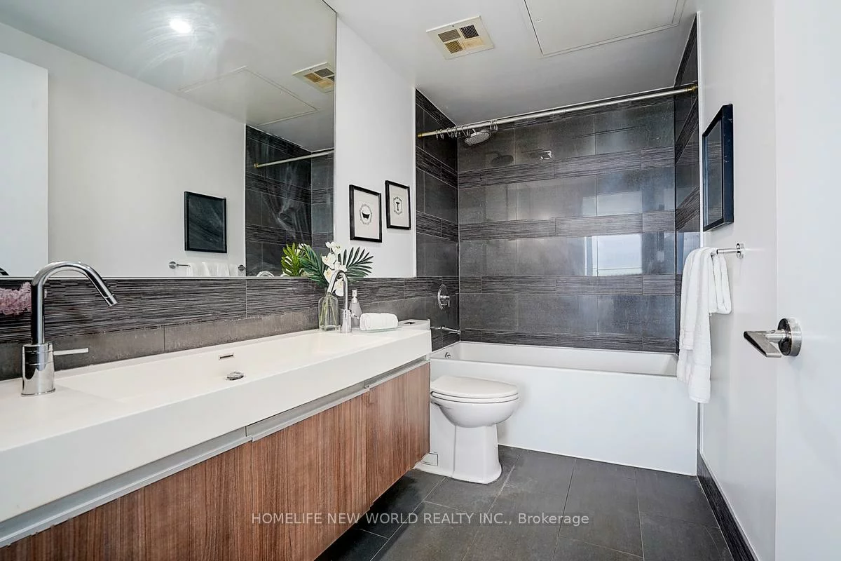390, Cherry, Waterfront Communities C8, Toronto
