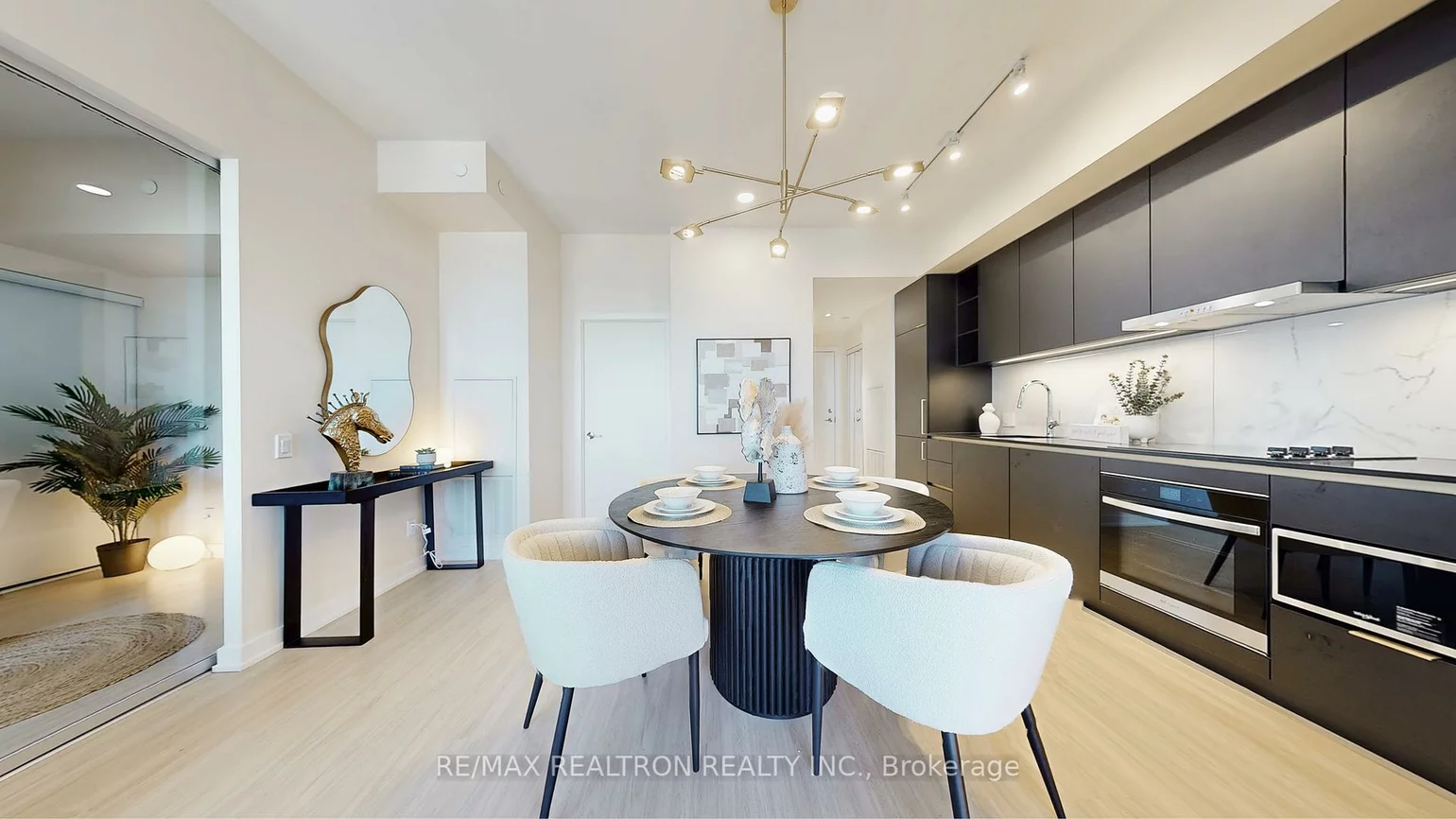 8, Wellesley, Bay Street Corridor, Toronto