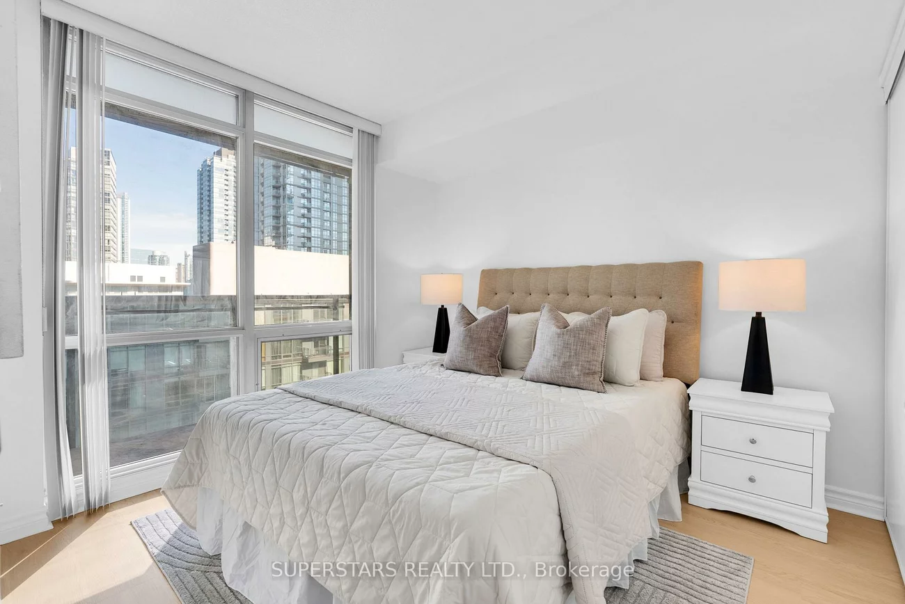 15, Fort York, Waterfront Communities C1, Toronto