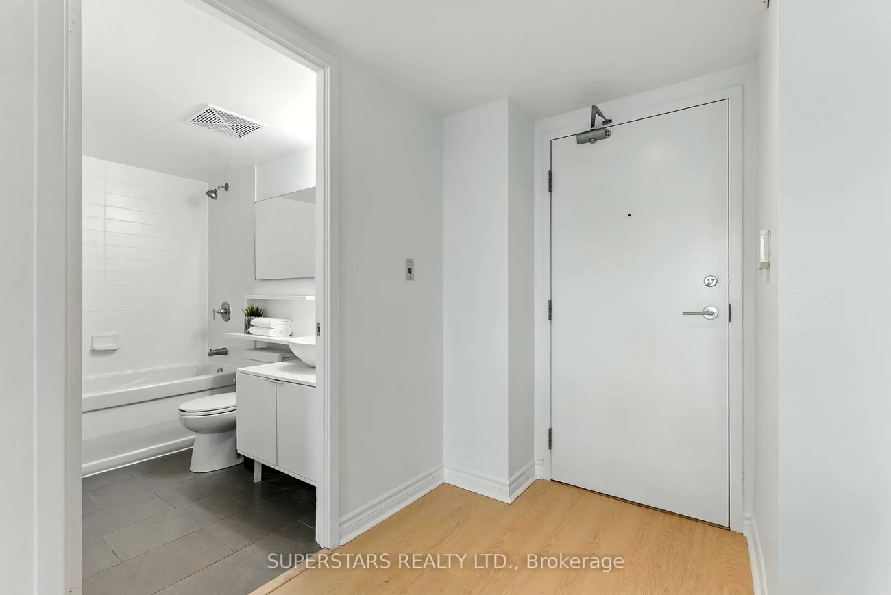 15, Fort York, Waterfront Communities C1, Toronto